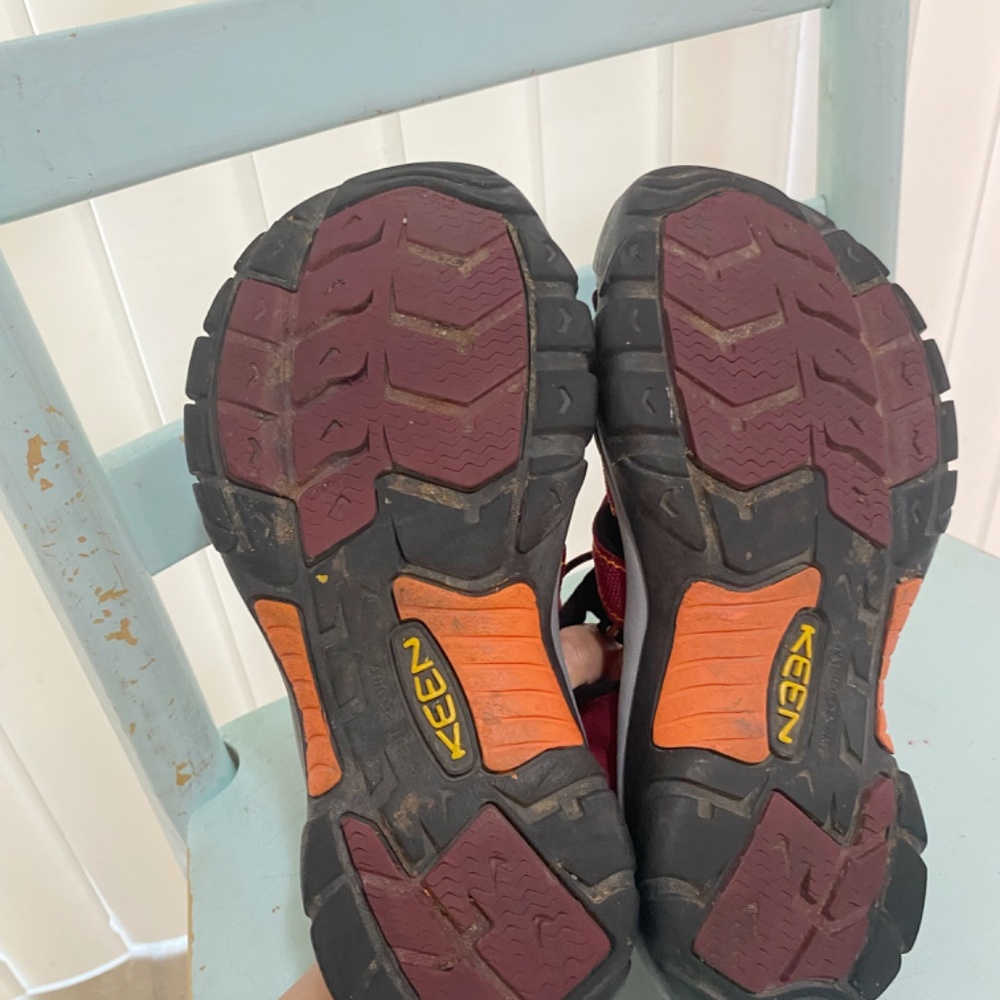 Keen Size 8 Women’s Red Outdoor Sandals - Picture 7 of 8